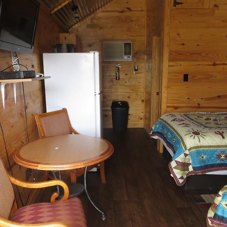 All Tucked Inn Cabins Stockdale Экстерьер фото