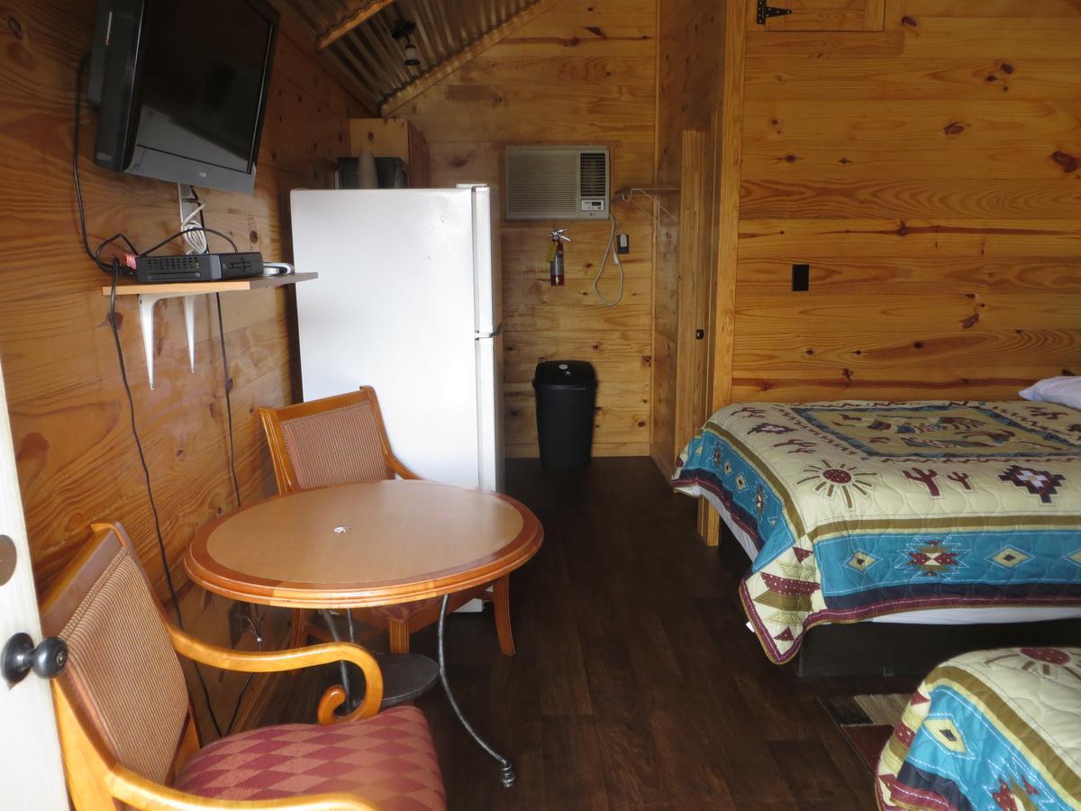 All Tucked Inn Cabins Stockdale Экстерьер фото