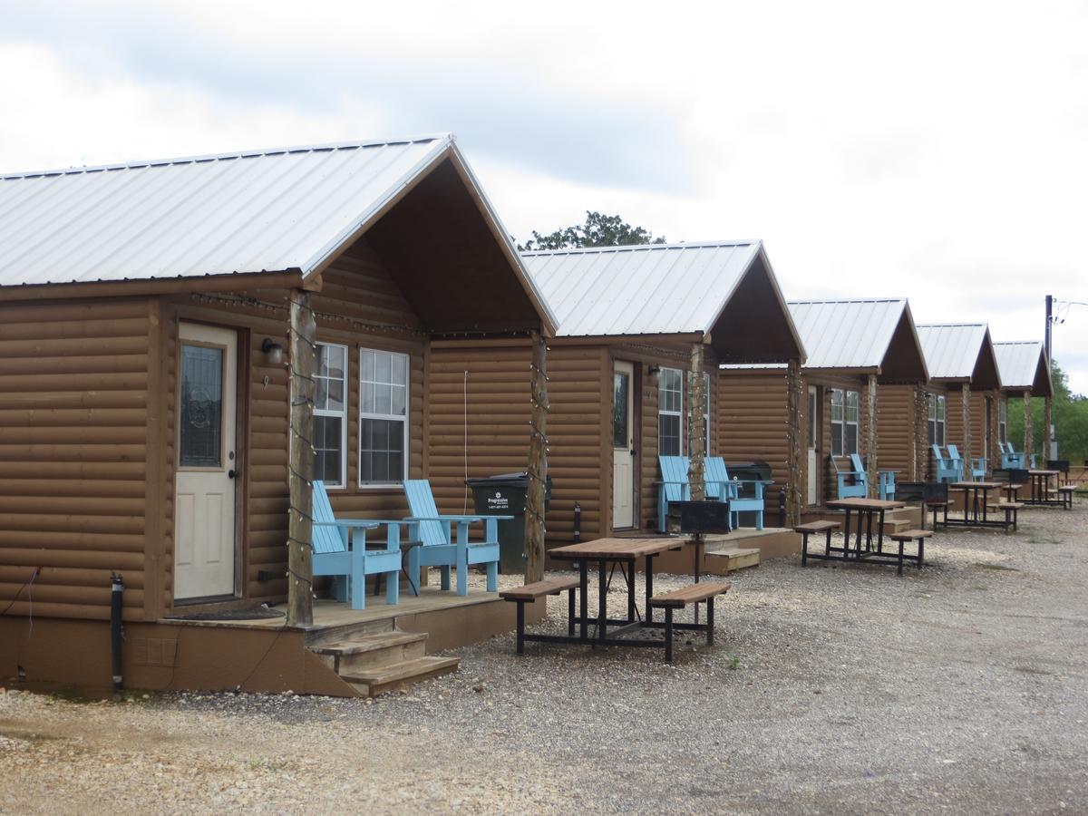 All Tucked Inn Cabins Stockdale Экстерьер фото