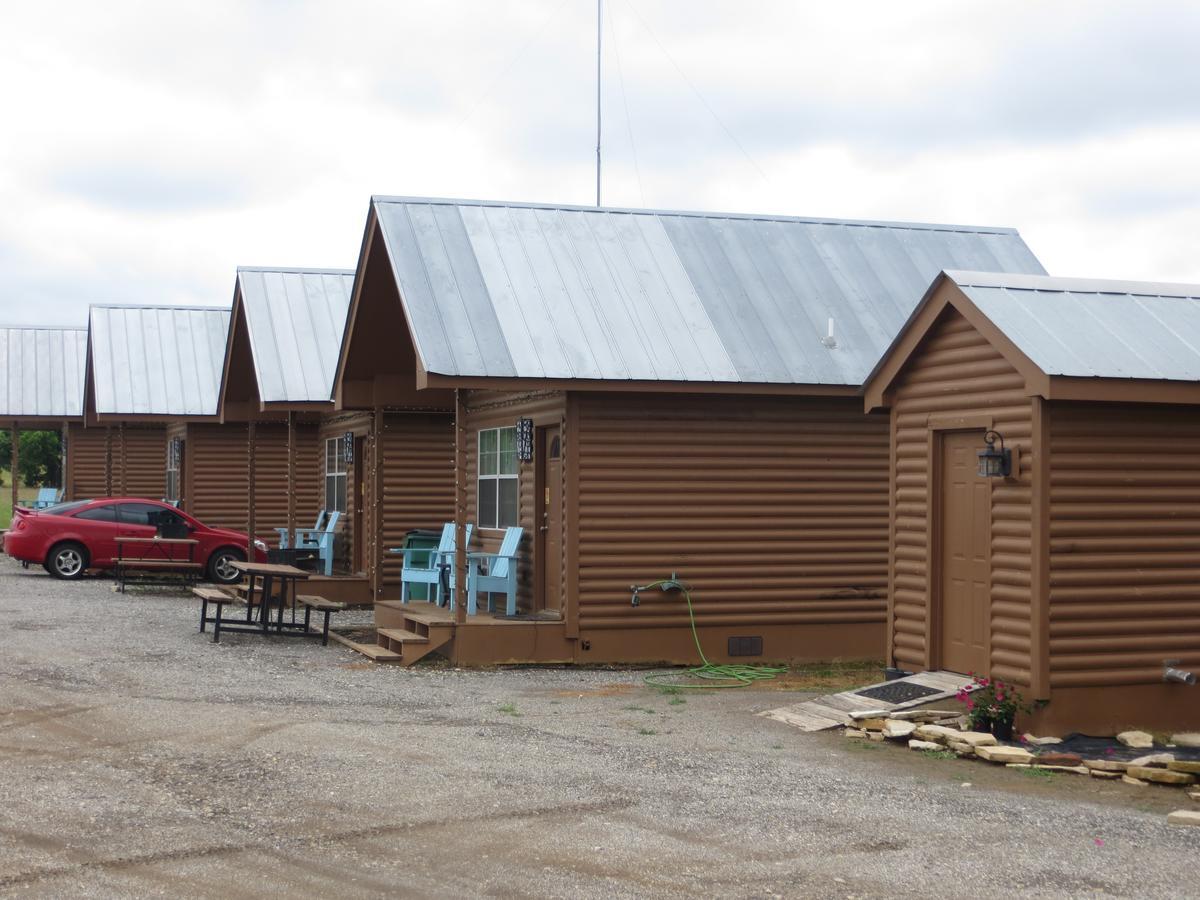 All Tucked Inn Cabins Stockdale Экстерьер фото