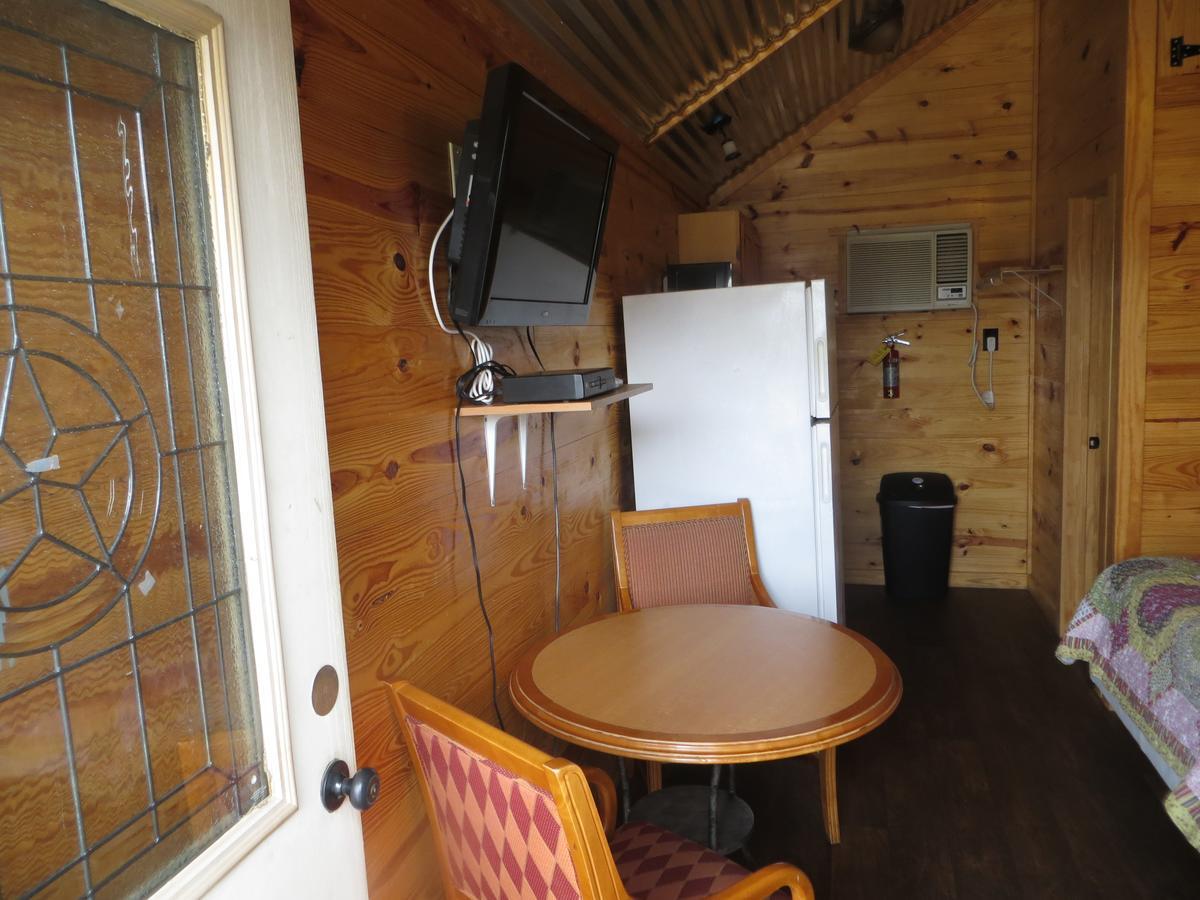 All Tucked Inn Cabins Stockdale Экстерьер фото