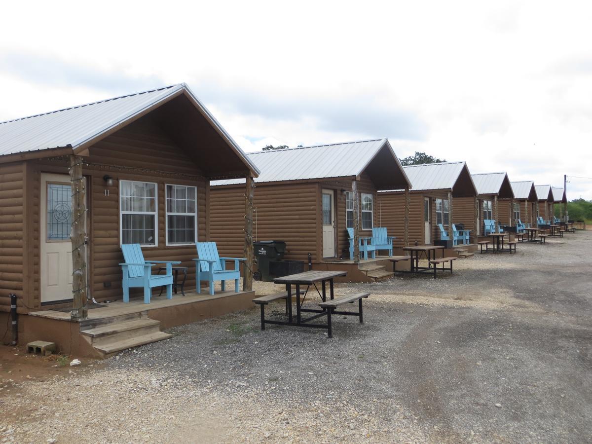 All Tucked Inn Cabins Stockdale Экстерьер фото