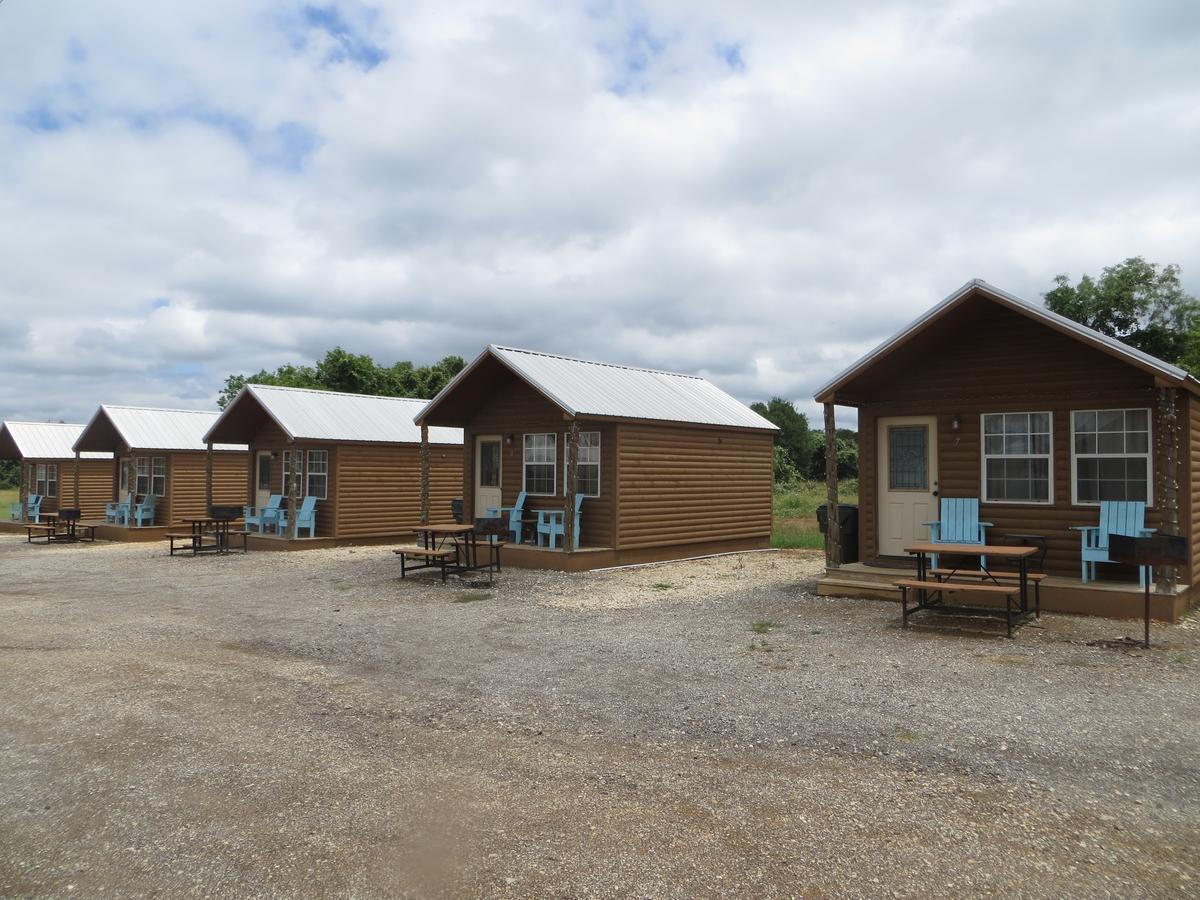 All Tucked Inn Cabins Stockdale Экстерьер фото
